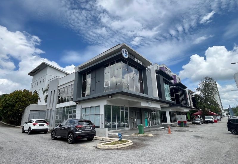 Pusat Komersial Equine