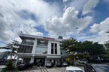 Pusat Komersial Equine