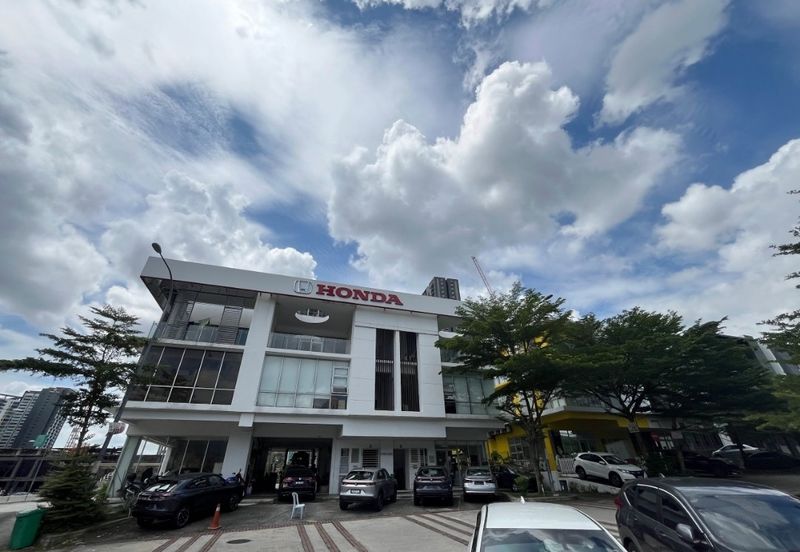 Pusat Komersial Equine