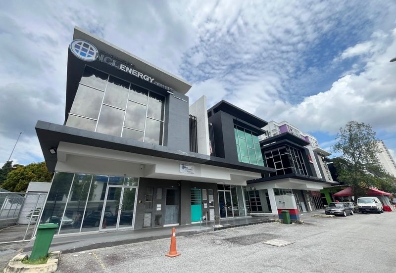 Pusat Komersial Equine