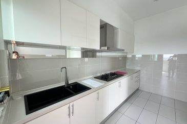 La Thea Residences @ 16 Sierra