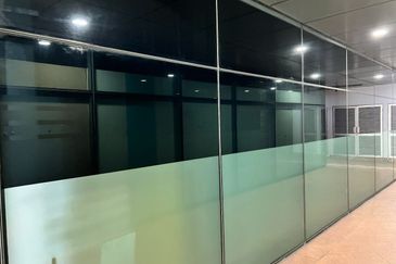 Leisure Commerce Square