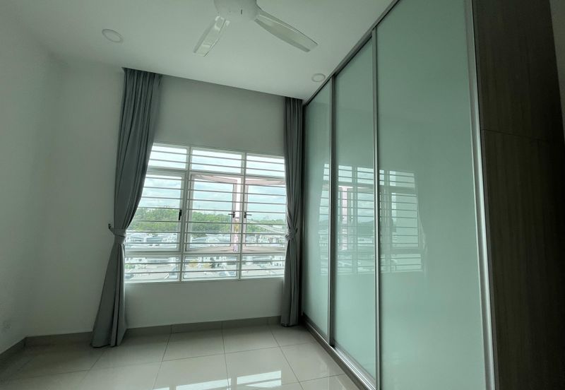 La Thea Residences @ 16 Sierra