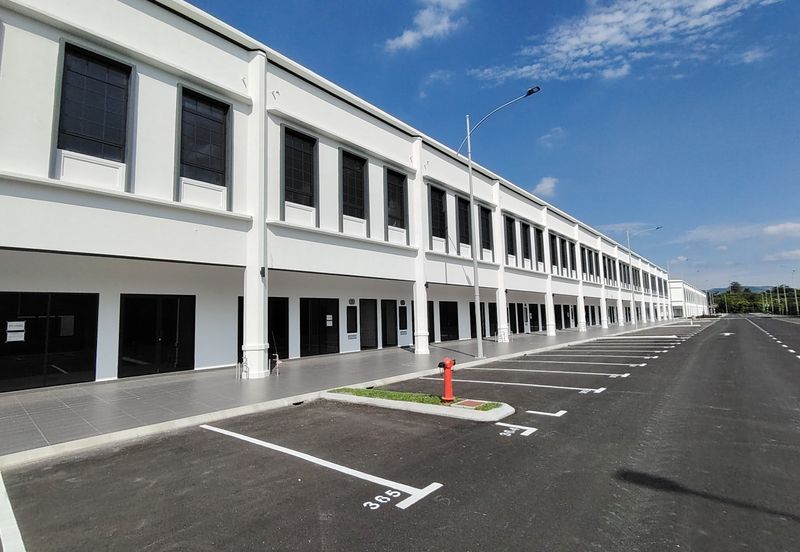 Brand New shoplot at Silver Square Eco Majestic For Rent