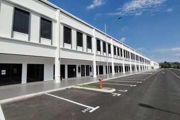 Brand New shoplot at Silver Square Eco Majestic For Rent