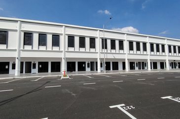 Brand New shoplot at Silver Square Eco Majestic For Rent