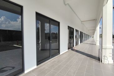 Brand New shoplot at Silver Square Eco Majestic For Rent