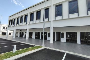 Brand New shoplot at Silver Square Eco Majestic For Rent