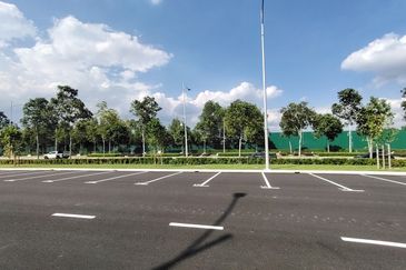 Brand New shoplot at Silver Square Eco Majestic For Rent