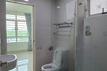 La Thea Residences @ 16 Sierra