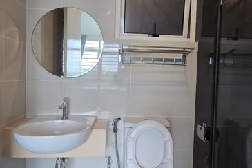 La Thea Residences @ 16 Sierra