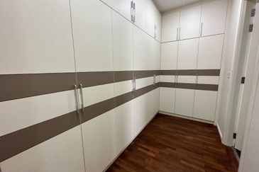 Super Nice 3 Storey Semi-D CORNER house@ Sungai Long for sale