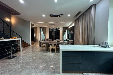 Super Nice 3 Storey Semi-D CORNER house@ Sungai Long for sale