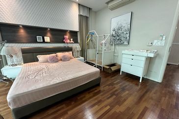 Super Nice 3 Storey Semi-D CORNER house@ Sungai Long for sale