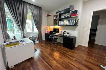 Super Nice 3 Storey Semi-D CORNER house@ Sungai Long for sale