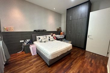 Super Nice 3 Storey Semi-D CORNER house@ Sungai Long for sale