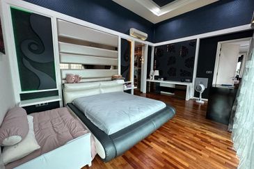 Super Nice 3 Storey Semi-D CORNER house@ Sungai Long for sale