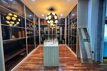 Super Nice 3 Storey Semi-D CORNER house@ Sungai Long for sale