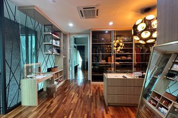 Super Nice 3 Storey Semi-D CORNER house@ Sungai Long for sale