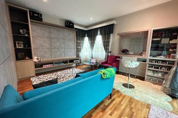 Super Nice 3 Storey Semi-D CORNER house@ Sungai Long for sale