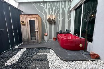 Super Nice 3 Storey Semi-D CORNER house@ Sungai Long for sale