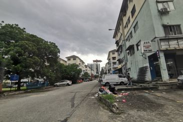 Taman Pinggiran Putra