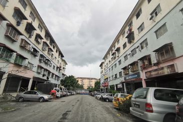 Taman Pinggiran Putra