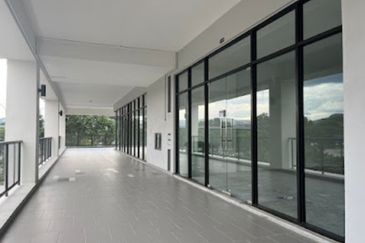 Netizen Upper Shop Unit For Rent 