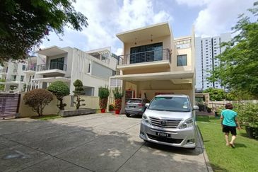 Villa 33, Bukit Manda'rina