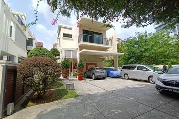 Villa 33, Bukit Manda'rina