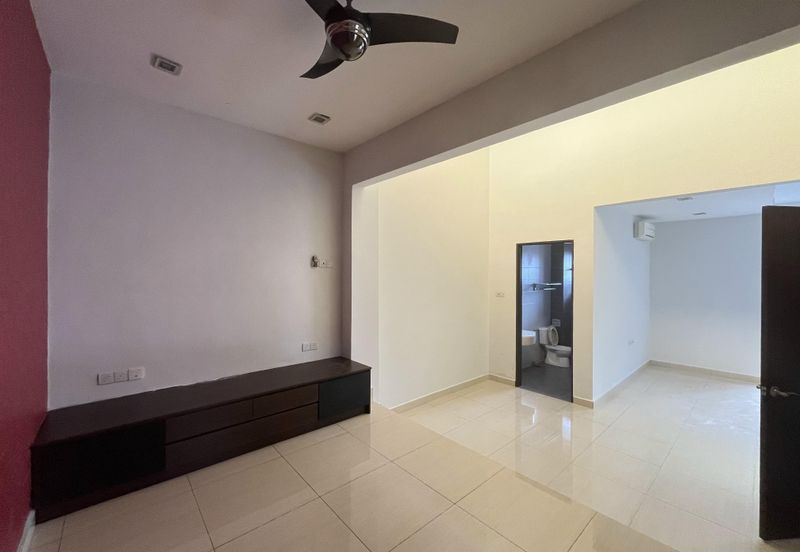 2.5 storey Superlink House @ Bandar Puteri Puchong For Sale