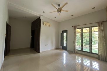 2.5 storey Superlink House @ Bandar Puteri Puchong For Sale