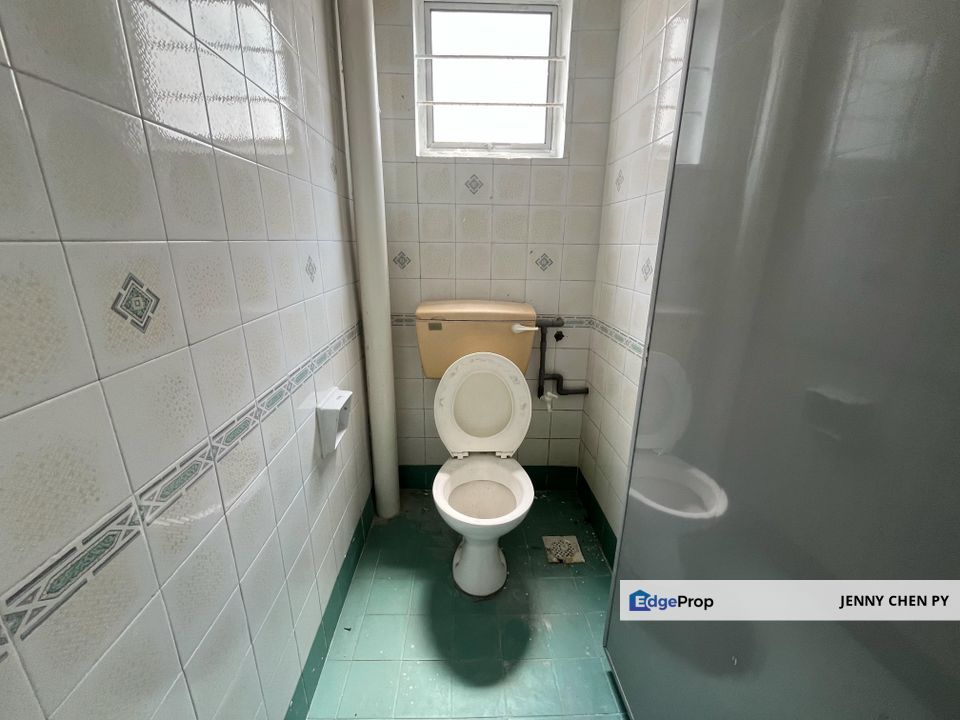 Cheap and Nice Renovated Shop office @ Bandar Puchong Jaya, Selangor, Puchong