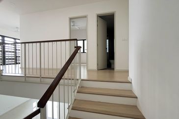 New 3 Storey Semi D House @ Bukit Serdang Seri Kembangan For Sale