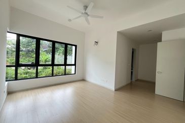 New 3 Storey Semi D House @ Bukit Serdang Seri Kembangan For Sale