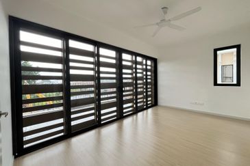 New 3 Storey Semi D House @ Bukit Serdang Seri Kembangan For Sale