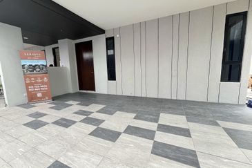 New 3 Storey Semi D House @ Bukit Serdang Seri Kembangan For Sale