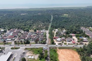 12 Acres (3 Adjoining) Agriculture Zoning Residential Land @ Pontian Api Api, Johor. Near Pontian Besar, Ayer Baloi, Pekan Nanas