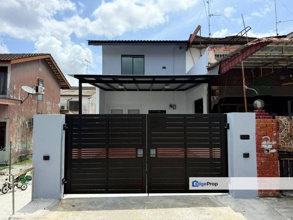 Double Storey Low Cost Endlot @ 592 Jalan Jambu Air 5, Taman Muhibbah, Kulai, Saleng, Senai, Johor, Johor, Kulai