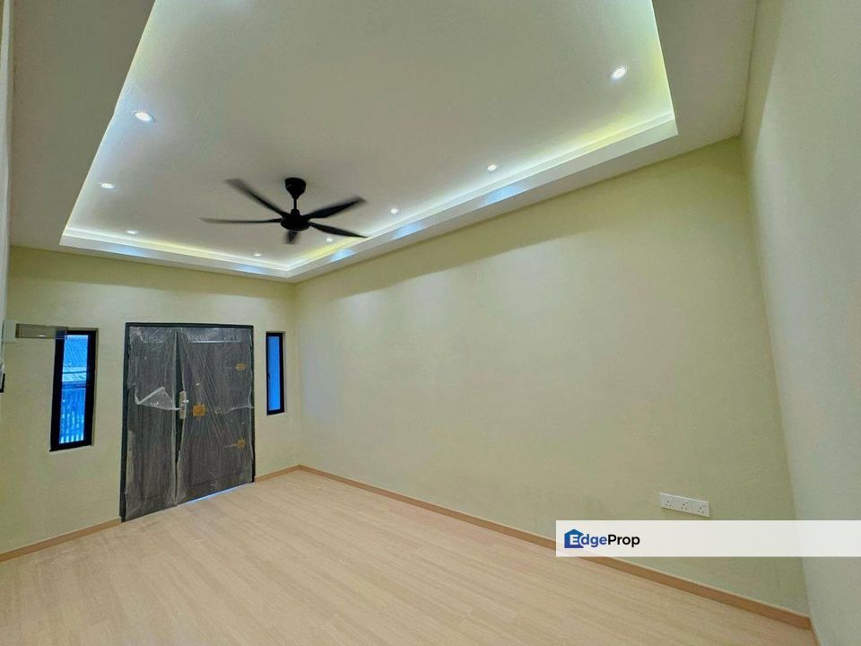 Large Single Storey Terrace @ Jalan Santalia 2, Masai, Pasir Gudang, Johor. Near Rinting, Permas Jaya, Seri Alam, Megah Ria, Johor, Pasir Gudang