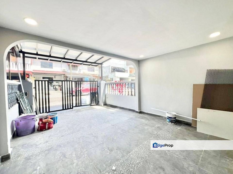 Double Storey Low Cost @ 27 Jalan Lanjut 6, Taman Desa Cemerlang Ulu Tiram. Near Johor Jaya, Ehsan Jaya, Desa Jaya, Puteri Wangsa, Johor, Ulu Tiram