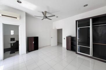 Jalan Setia Tropika 4/1