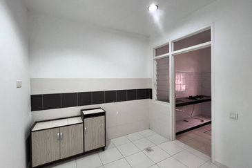 Jalan Setia Tropika 4/1