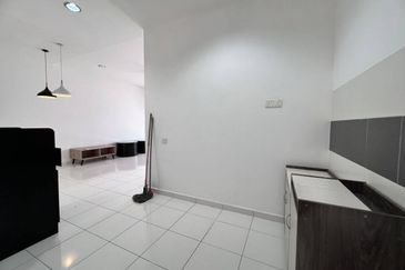 Jalan Setia Tropika 4/1