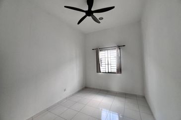 Jalan Setia Tropika 4/1