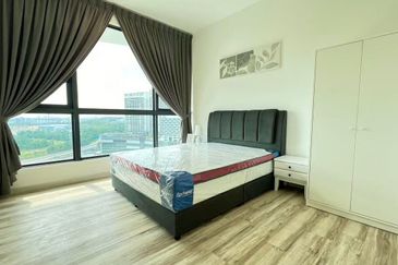 The M @ Medini Macrolink