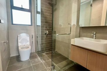 The M @ Medini Macrolink