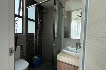 The M @ Medini Macrolink