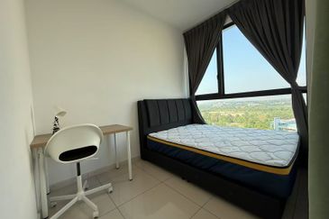 The M @ Medini Macrolink