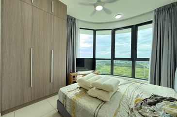 The M @ Medini Macrolink